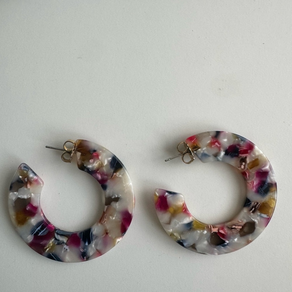 Zenzii Multicolor Marbled Resin Statement Hoop Earrings - Picture 2 of 6